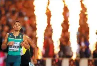  ?? PHIL NOBLE / REUTERS ?? Wayde van Niekerk of South Africa crosses the finish line in the 400m final in London on Tuesday.