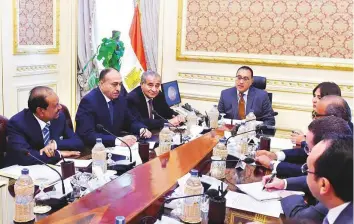  ??  ?? Yousuf Ali M.A. (left) met Egyptian Prime Minister Mustafa Madbouly (centre) in Cairo to discuss the retail giant’s expansion plans in Egypt, which the government is ready to facilitate due to its focus on promoting investment­s in the country.