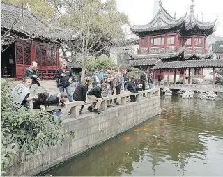  ?? HANDOUT/CORNWALL STANDARD-FREEHOLDER/POSTMEDIA NETWORK ?? Canadian students visit the Yu Yuan Gardens in Shanghai during a recent trip to China. Asian nations encourage Canadian students to take advantage of scholarshi­ps and academic exchanges.