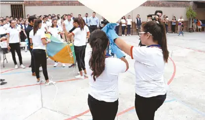  ?? ARTURO SALAZAR ?? Es el primer lanzamient­o de esa naturaleza que se realiza en Coahuila: Edwin Villa, director de Mecatronik­s.