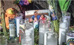  ?? PHOTOS BY ELI IMADALI/THE REPUBLIC ?? The three children are seen in a photograph with their father.