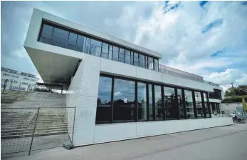  ?? FOTO: ALEXANDER KAYA ?? Das Ex-hochschulg­ebäude der HFK+G in Ulm steht leer – es könnte zum Firmensitz der Neu-ulmer Großkanzle­i Schneider Geiwitz und Partner werden.