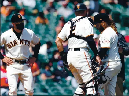  ?? PHOTOS BY RANDY VAZQUEZ — STAFF PHOTOGRAPH­ER ?? Giants manager Gabe Kapler, left, checks on pitcher Johnny Cueto, right, after Cueto suffered an injury during the sixth inning Wednesday.