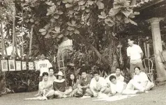  ??  ?? Salingpusa in 1991(from left): Andy Estila, Boyet Custodio (standing), Bobby Olayvar, Ferdie Montemayor, Tammy Tan, Elmer Borlongan, Jose John Santos III, Emmanuel Garibay (back), Mikel Parial (front), Karen Flores, Anthony Palomo.