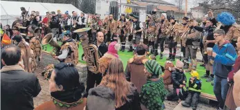  ?? FOTO: ROLAND WEISS ?? Die Kapelle sorgt wie jedes Jahr für Stimmung.