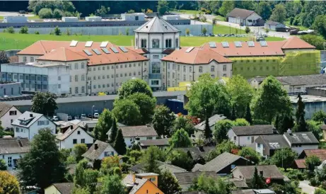  ?? (STEFFEN SCHMIDT/KEYSTONE) ?? La prison de Lenzbourg participe au programme lancé par le Forum suisse pour la justice restaurati­ve.