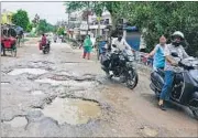  ?? DEEPAK GUPTA/HT PHOTOS ?? The road that leads to B block in Rajajipura­m is damaged to the extent that commuters take the pathways to cross it.