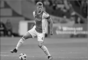  ??  ?? Verdediger Matthijs de Ligt is weer beschikbaa­r voor Ajax. (Foto: AD)