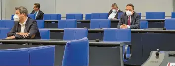  ?? Foto: Büro Lange ?? Bei der inzwischen als historisch bezeichnet­en Fraktionss­itzung von CDU und CSU im Plenarsaal des Bundestage­s saß Ulrich Lan‰ ge schräg hinter Markus Söder.