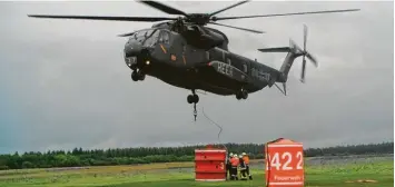  ?? Foto: Eisele/Feuerwehr ?? Die Bundeswehr beteiligt sich mit Hubschraub­ern.