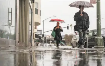  ?? Jessica Christian / The Chronicle ?? Pedestrian safety is a challenge for seniors in Oakland, and the city needs to create more walkable neighborho­ods to help this growing population.