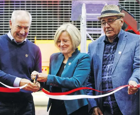  ?? JASON FRANSON/THE CANADIAN PRESS ?? Suncor CEO Steve Williams, Alberta Premier Rachel Notley, and Fort Mckay Chief Jim Boucher mark the opening of the Fort Hills project in Fort Mcmurray, Alta., on Monday. Williams says the company may decide on its next growth project in the second half of 2019.