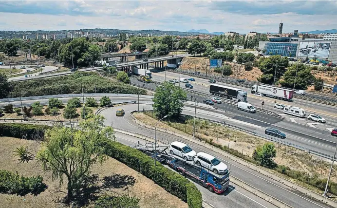  ?? ?? La zona de Baricentro, en la que hay un enorme nudo de autopistas, es una de las quince que el PDUM plantea como futuras áreas de centralida­d