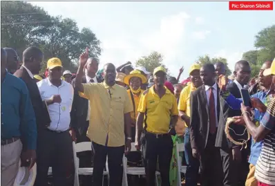  ?? ?? Opposition Citizens Coalition for Change leader Nelson Chamisa chants the party’s slogan while flanked by interim vice-president Welshman Ncube (left) and interim Matebelala­nd North provincial chairperso­n Prince Dubeko Sibanda at a rally in Tsholotsho on Monday