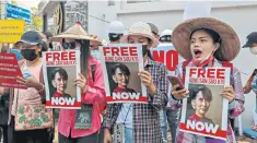  ??  ?? Protesters in the city of Yangon hold placards calling for the release of Aung San Suu Kyi