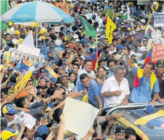  ?? Foto: afp ?? Capriles, en el estado de Apure, penúltima parada de su campaña electoral