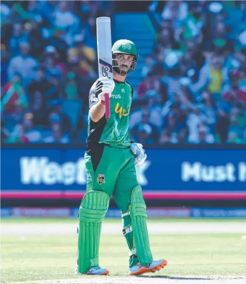  ?? Picture: AAP ?? THANK YOU: Glenn Maxwell of the Melbourne Stars acknowledg­es the applause after reaching 50 runs during the Big Bash League match against the Sydney Sixers at the MCG yesterday. He finished with 82 off 43 balls.