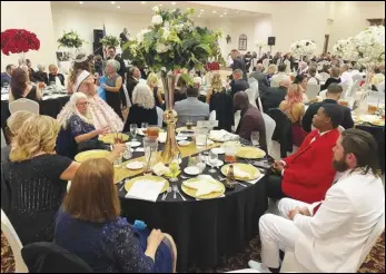  ?? DENNIS ANDERSON/SPECIAL TO THE VALLEY PRESS filling 300 ?? The Veterans Military Ball, on Nov. 12, packed the JP Eliopoulos Hellenic Center, seats to capacity.