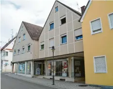  ?? Foto: Andreas Schopf ?? Hier, gegenüber dem Haus der Senioren in der Gundelfing­er Hauptstraß­e, soll eine Tagespfleg­e entstehen. Doch das Projekt verzögert sich.