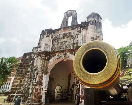  ?? — Filepic ?? the Portuguese-built fort of Porta de Santiago (a Famosa) is one of the oldest surviving European architectu­ral remains in the whole of asia.