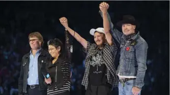  ?? ARTHUR MOLA/ARTHUR MOLA/INVISION/AP ?? From left, Mike Downie, Pearl Achneepine­skum, William Achneepine­skum and Gord Downie at Toronto’s WE Day.