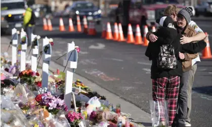  ?? Photograph: David Zalubowski/AP ?? Visitors hug Wednesday at makeshift memorial near the scene of a mass shooting in Colorado Springs, Colorado.