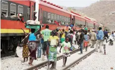  ??  ?? ESTANISLAU COSTA | HUÍLA | EDIÇÕES Ligação ferroviári­a entre Bié e Moxico pode ser interrompi­da