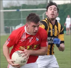  ??  ?? Garrett Foley of Fethard is challenged by Andre O’Brien (Shelmalier­s).