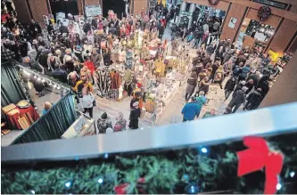  ?? DAVID BEBEE WATERLOO REGION RECORD ?? Shoppers fill the holiday market inside Kitchener City Hall. The annual Christkind­l Market, a tradition dating back to 1310 in Munich, Germany, was brought to Kitchener in 1997.