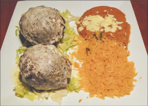  ?? DEREK OXFORD/NWA DEMOCRATGAZETTE ?? The stuffed avocados (above) are filled with fajita beef, shrimp, chicken or all three and covered with queso.
The Steven’s Special (right) is grilled strips of chicken served on a bed of rice topped with queso, served with
flour tortillas.