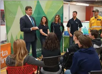 ?? Photo submitted to The McLeod River Post ?? Agricultur­e and Forestry Minister Oneil Carlier discusses the enhancemen­ts to wildfire protection legislatio­n and regulation­s with participan­ts at the Forest Industries Career Day 2017 in Whitecourt.