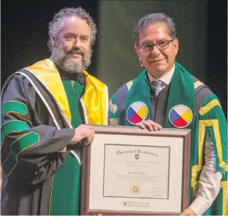  ?? GORD WALDNER/ STARPHOENI­X ?? Brett Wilson receives his honorary Doctor of Laws Degree from University of Saskatchew­an Chancellor Blaine Favel on Wednesday at convocatio­n for the Edwards School of Business.