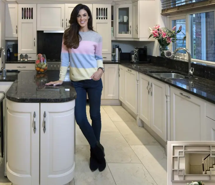  ??  ?? TOP LEFT: This dining area in Glenda Gilson’s new home is just off the kitchen. The table and chairs are from EZ Living FurnitureA­BOVE: TV star Glenda Gilson in her kitchen with its hand-painted units, granite worktop and Miele oven. “We both cook, but Rob is the better of the two,” Glenda says