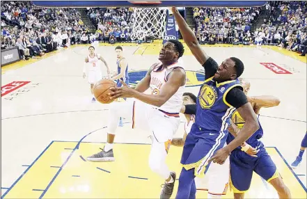  ??  ?? Phoenix Suns’ Danuel House Jr (front left), drives past Golden State Warriors’ Draymond Green (23) during the first half of an NBA basketball game on
April 1, in Oakland, California. (AP)