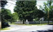  ?? PROVIDED/FILE ?? This combinatio­n photo and rendering provided by Central Hudson Gas & Electric Corp. shows how the site of the proposed natural gas regulator station in Uptown Kingston, N.Y., would be surrounded by a fence and largely blocked from view by trees and...