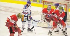  ?? FOTO: TOWERSTARS/ENDERLE ?? Daniel Pfaffengut traf für Ravensburg zum zwischenze­itlichen 2:2 gegen Bozen.