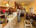  ??  ?? Vale la pena parar para degustar el famoso café de Intag en su cafetería. Don’t miss out on Café Intag’s fresh brewed fair- trade coffee..