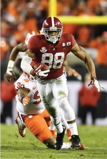  ?? Foto: imago/Icon SMI ?? O.J. Howard hat sowohl seinen Mitspieler­n von der University of Alabama als auch den Gegnern von den Clemson Tigers in diesem Senior-Bowl-Spiel was voraus: Er steht bei den NFL-Scouts hoch im Kurs und könnte bald Profi sein.