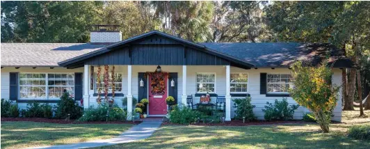  ?? ?? Top: Trisha’s grandparen­ts built the ranchstyle home in 1963, and her dad grew up there. The Hiatts “beefed up” the front porch, including widening the columns and painting the door a cheerful cherry red.