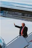  ?? Foto: dpa ?? Treppe rauf oder runter? Donald Trump braucht dringend Erfolge.