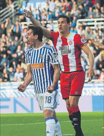  ?? FOTO: LUIS MARI UNCITI ?? Mikel Oyarzabal, delantero de la Real Sociedad, firmó un doblete contra el Girona en la recta final de la contienda