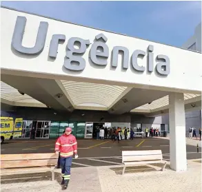  ??  ?? Muitos doentes poderiam ser atendidos em urgências ambulatóri­as