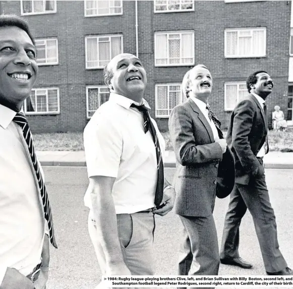  ??  ?? > 1984: Rugby league-playing brothers Clive, left, and Brian Sullivan with Billy Boston, second left, and Southampto­n football legend Peter Rodrigues, second right, return to Cardiff, the city of their birth