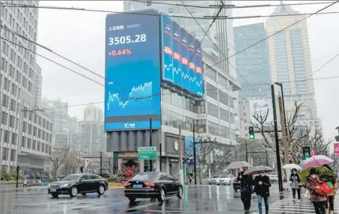  ?? WANG GANG / FOR CHINA DAILY ?? A display shows the Shanghai Composite Index performanc­e on a rainy day in Shanghai. Chinese stocks closed higher on Tuesday, with the benchmark Shanghai Composite Index up 0.88 percent, at 3625.13 points.