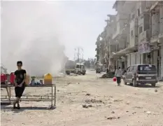  ??  ?? Bilder aus Raqqa: Selena lebte mit ihrem dritten Mann dort. Heute liegt die Stadt in Trümmern.