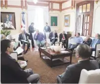  ?? PRESIDENCI­A ?? El presidente Danilo Medina escuchó ayer los planteamie­ntos de las institucio­nes responsabl­es de la construcci­ón del santuario.