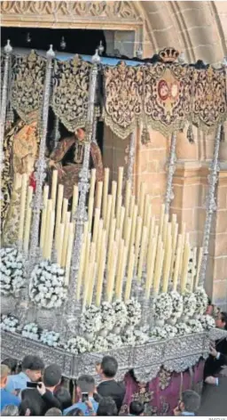  ?? PASCUAL ?? El palio del Desconsuel­o saliendo de la iglesia de San Mateo.