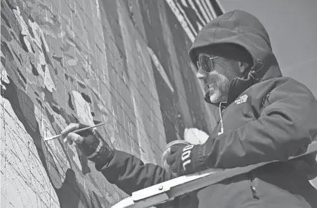  ?? A. KEVIN CORVO/THISWEEK ?? Jeremy Jarvis works last month on the mural he was commission­ed to paint on a wall of the Hilliard Civic and Cultural Arts Center.