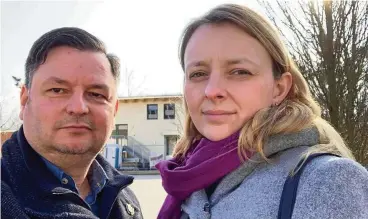  ?? FOTO: JÖRG MÜLLER ?? Augenarzt Jörg Müller und seine Frau Kerstin Müller, Arzthelfer­in in seiner Geraer Praxis. Beide sind Stadtrasmi­tglieder in Gera für die AfD.