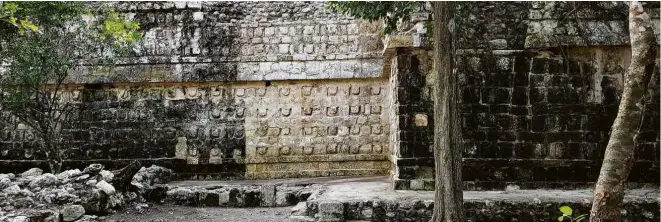  ?? National Institute of Anthropolo­gy and History/Reuters ?? ARQUEÓLOGO­S DESCOBREM PALÁCIO MAIA NO MÉXICO
Construção era usada pela elite há mais de mil anos na antiga cidade de Kulubá, perto da atual Cancún; civilizaçã­o maia teve seu pico entre 250 e 900 a.C.